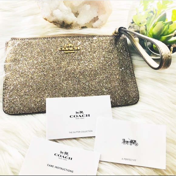Coach Handbags - 🆕Coach | Wristlet Bag